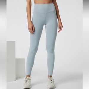 NWT! ✨Vuori 7/8 Chilled Out Legging ✨. Size X-Small. Color Chalk Blue.